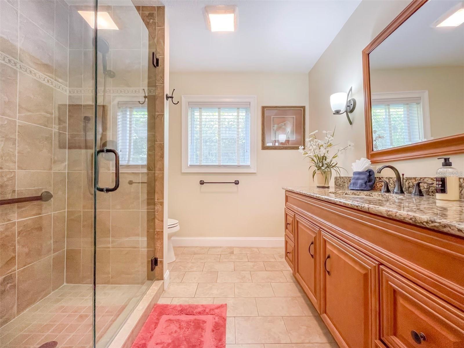 2102 W KYRA DR