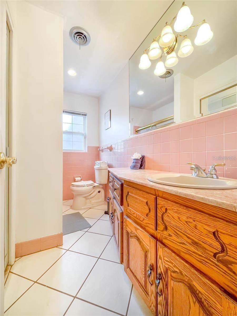 2102 W KYRA DR