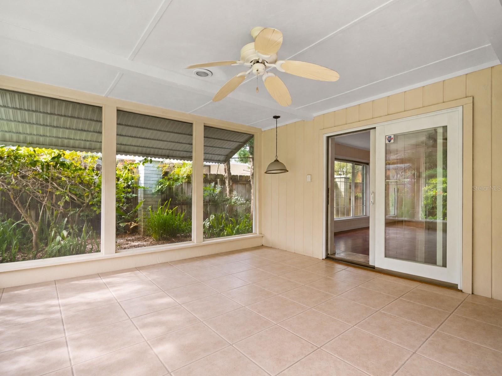 2102 W KYRA DR