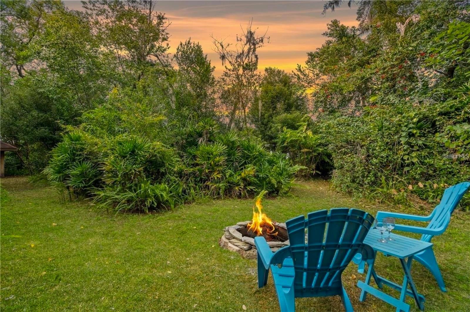 2102 W KYRA DR