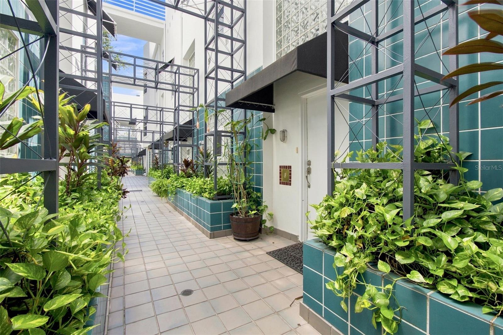 4950 BAYSHORE BLVD #8