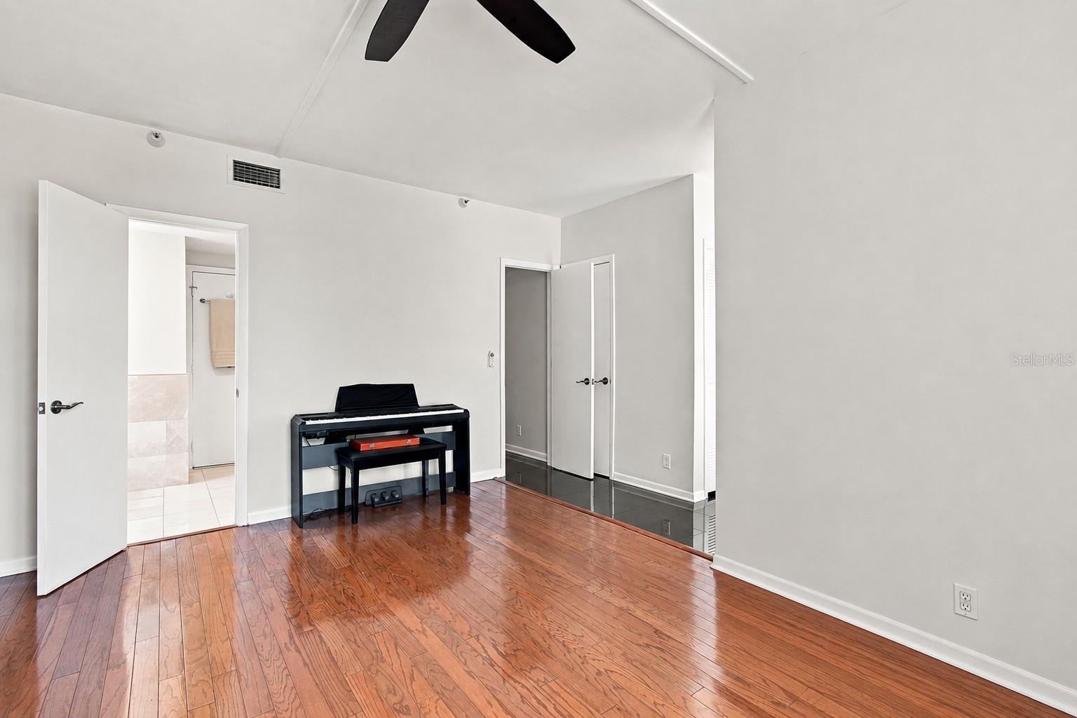 4950 BAYSHORE BLVD #8
