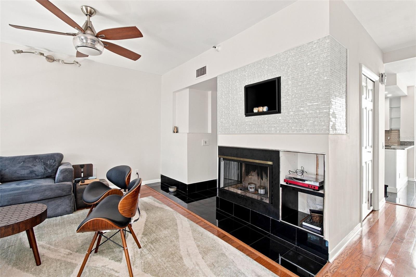 4950 BAYSHORE BLVD #8