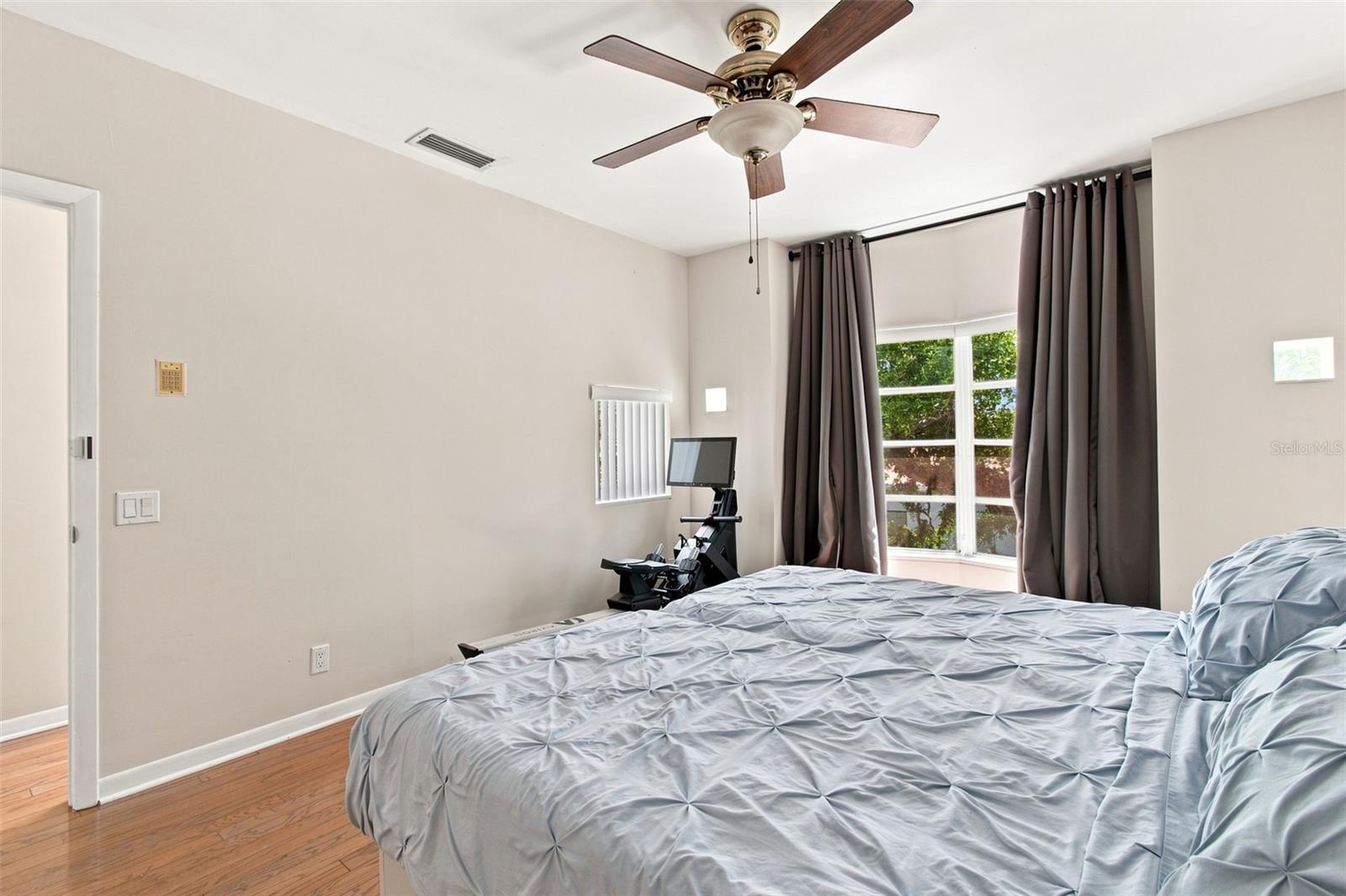 4950 BAYSHORE BLVD #8