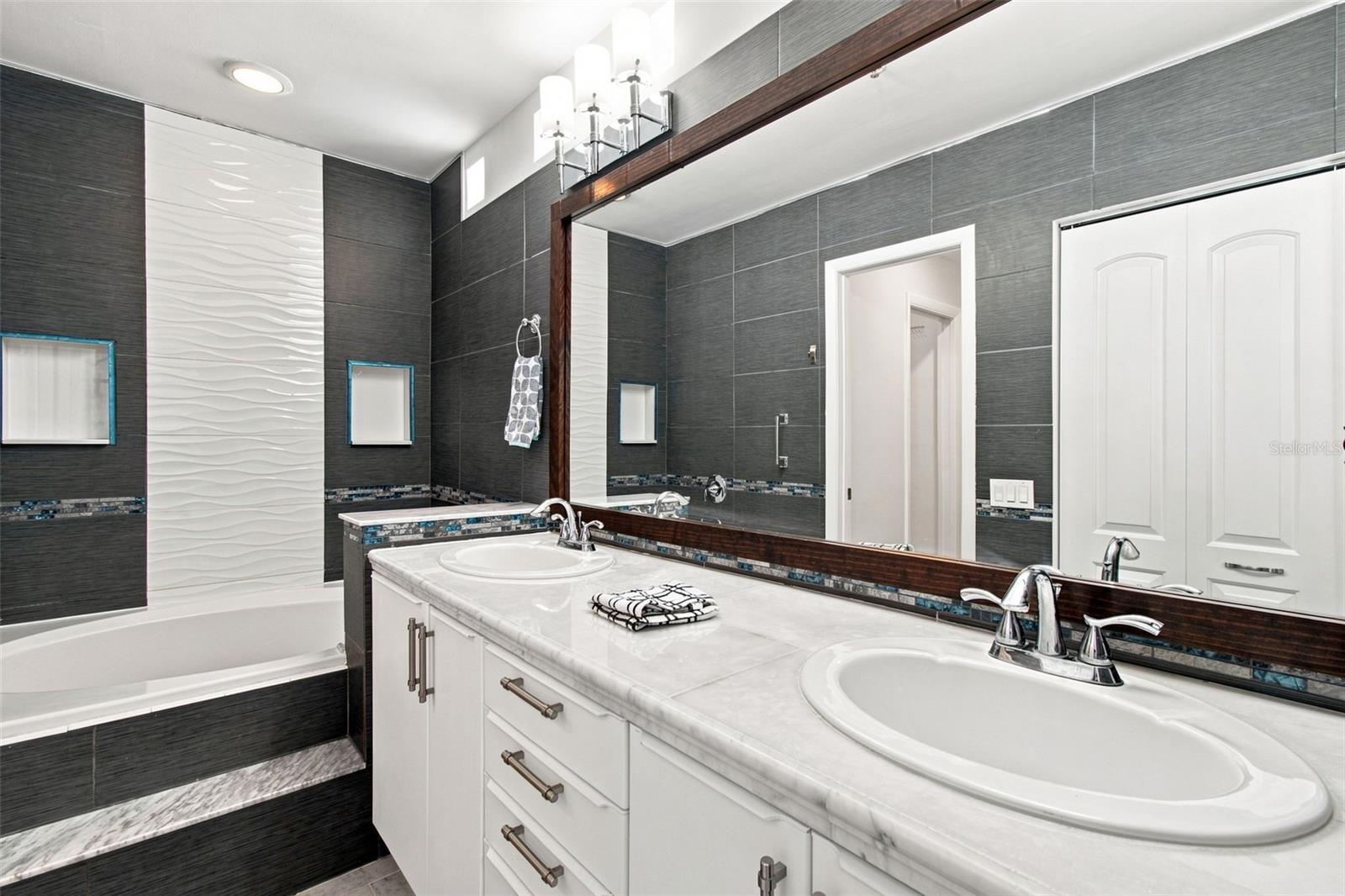 4950 BAYSHORE BLVD #8