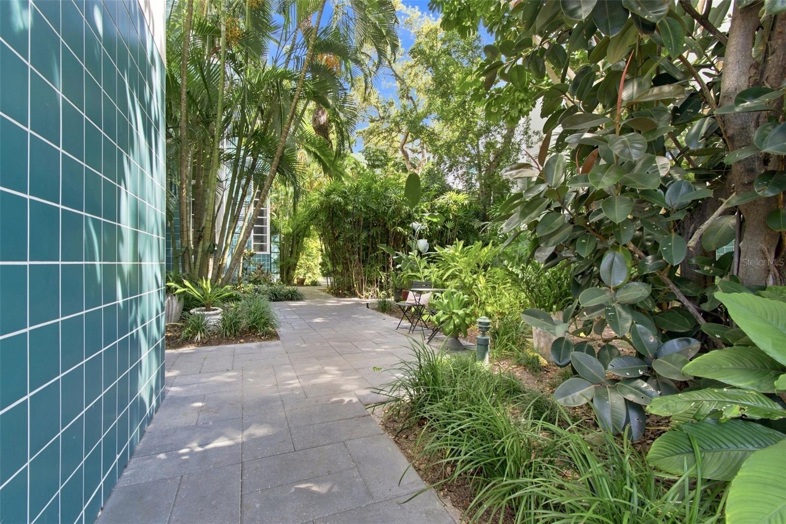4950 BAYSHORE BLVD #8