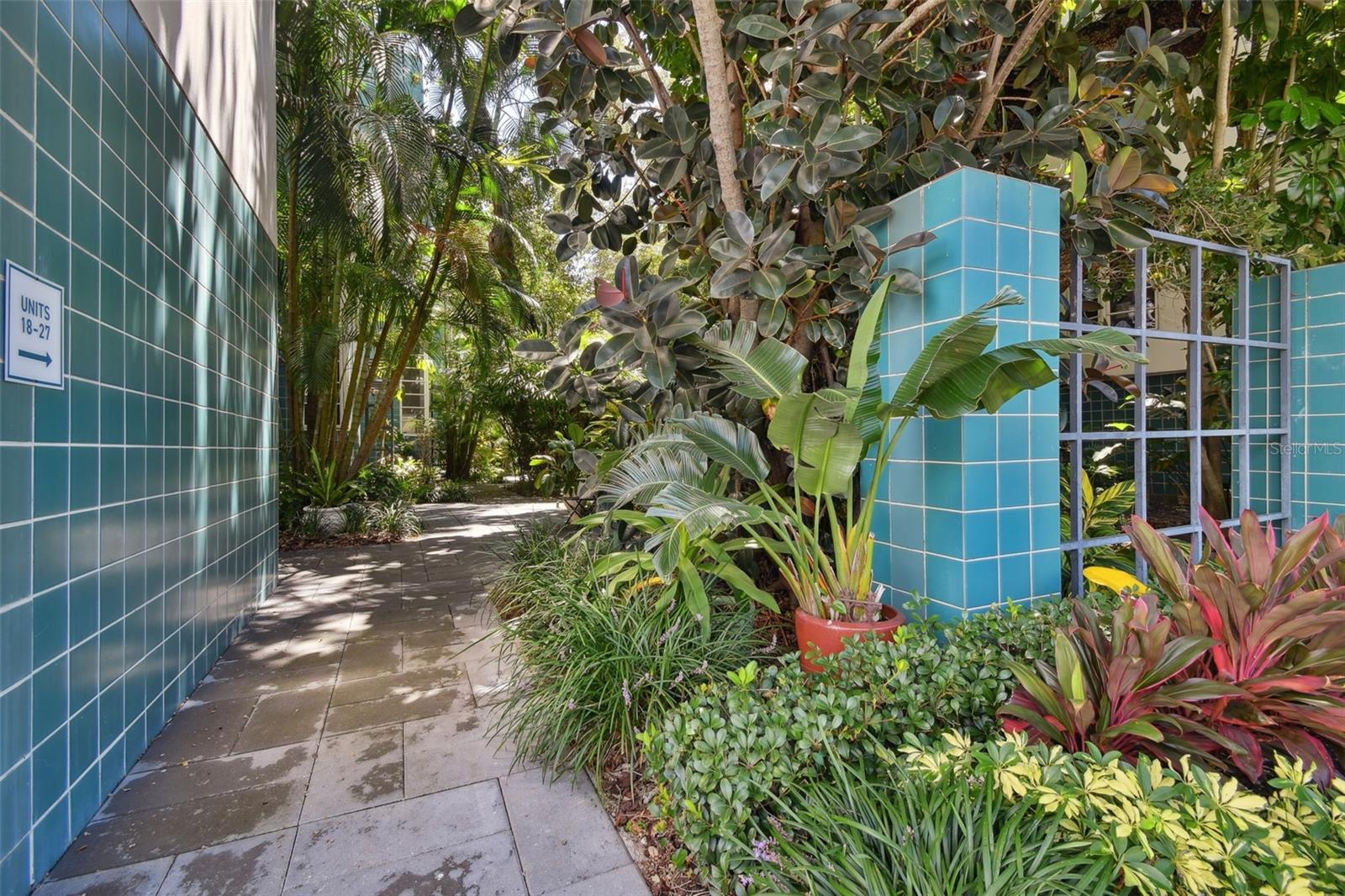 4950 BAYSHORE BLVD #8