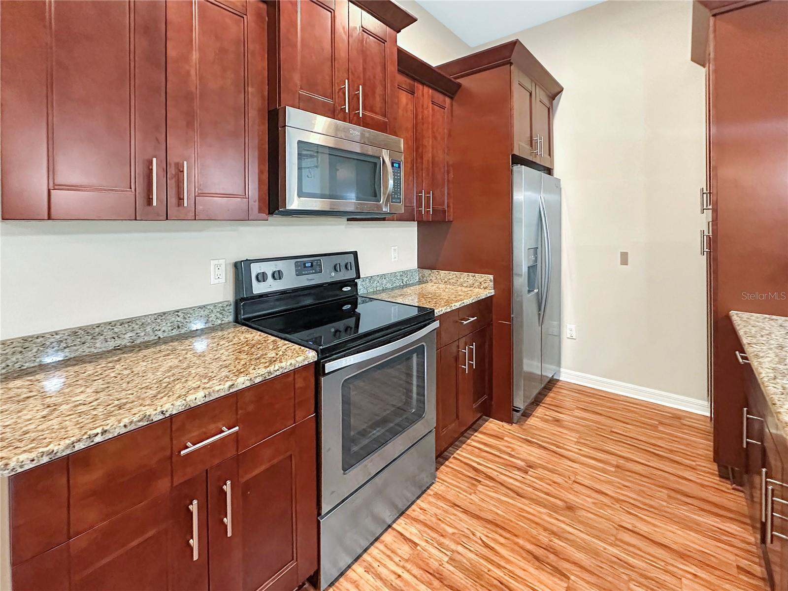 5041 ROYAL PALMS WAY #302