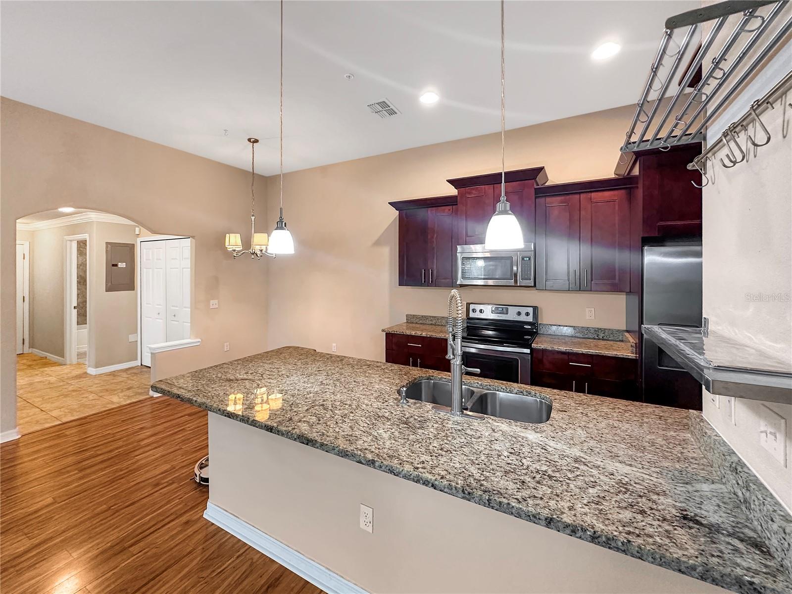 5041 ROYAL PALMS WAY #302