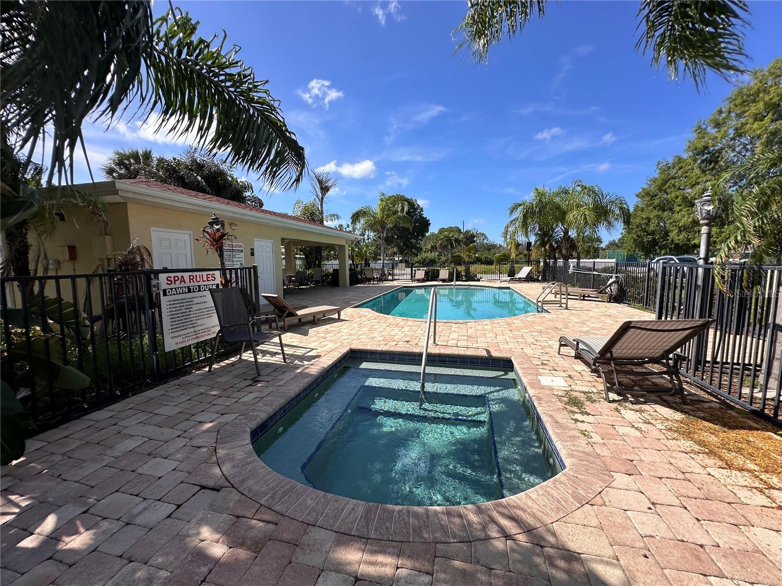 5041 ROYAL PALMS WAY #302