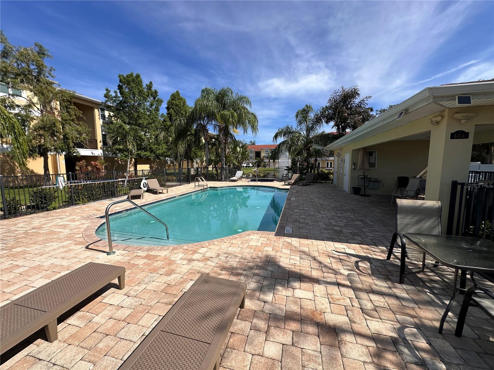 5041 ROYAL PALMS WAY #302