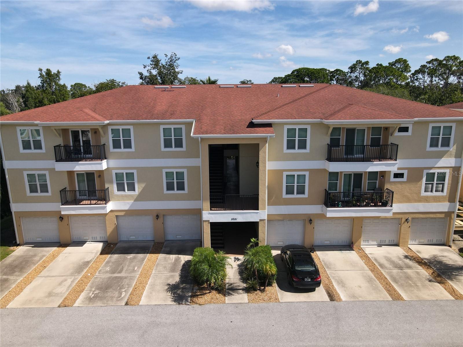 5041 ROYAL PALMS WAY #302