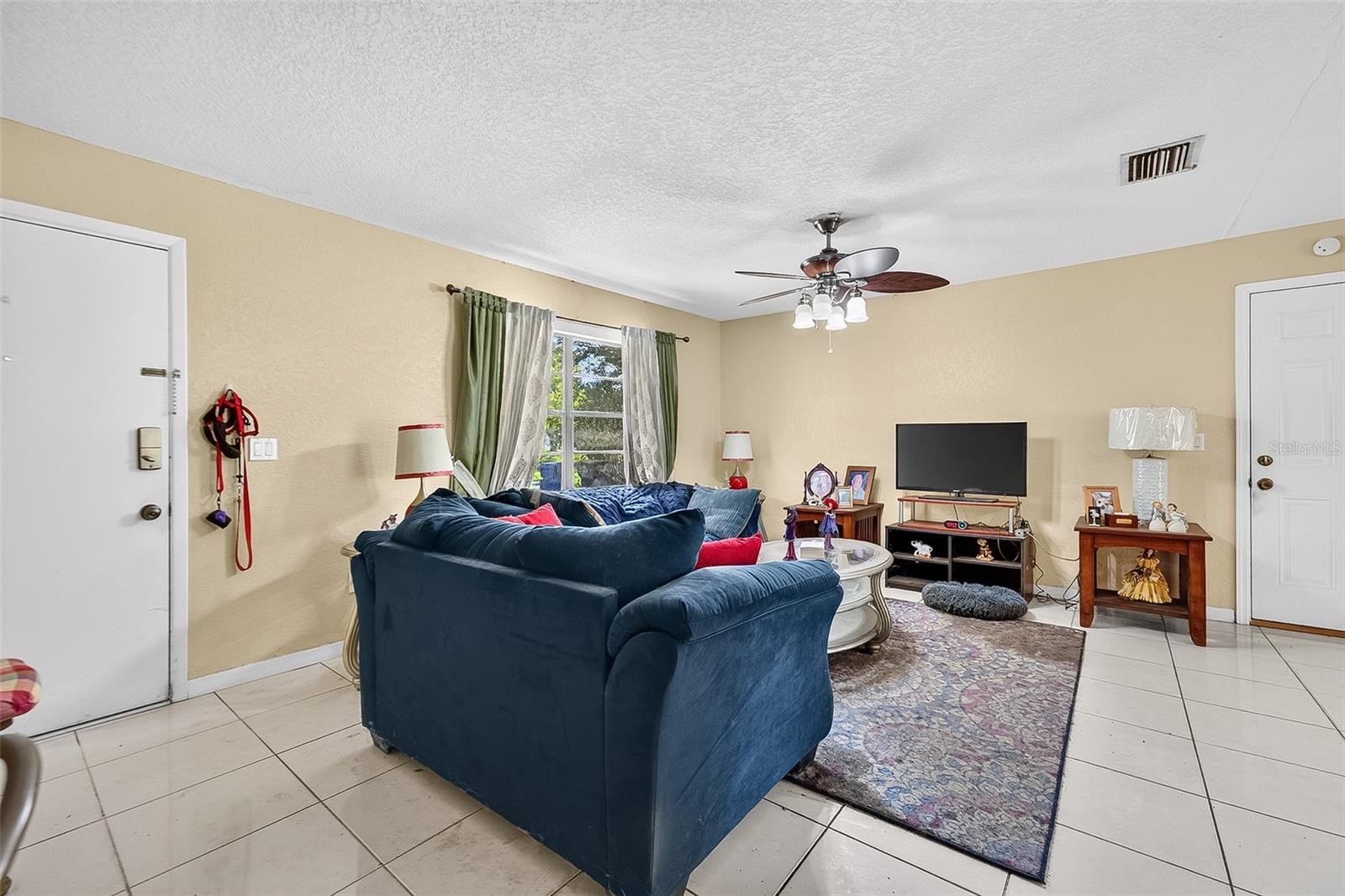 1917 CEDARBROOKE DR