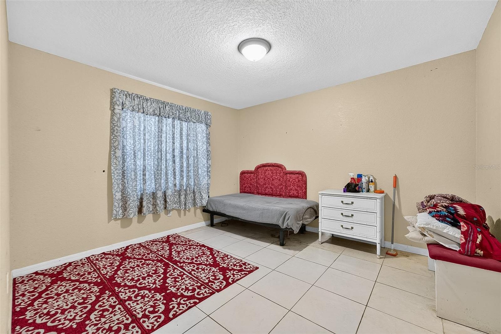 1917 CEDARBROOKE DR