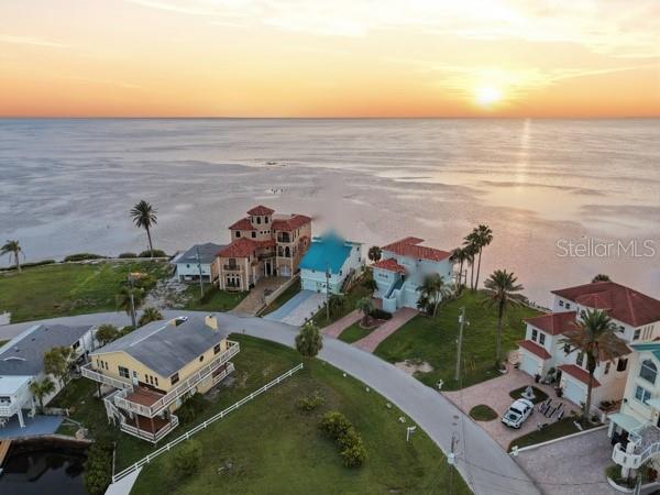 6421 DRIFTWOOD DR