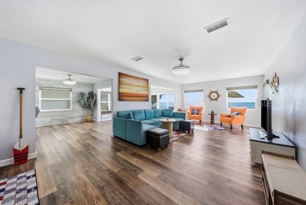 6421 DRIFTWOOD DR