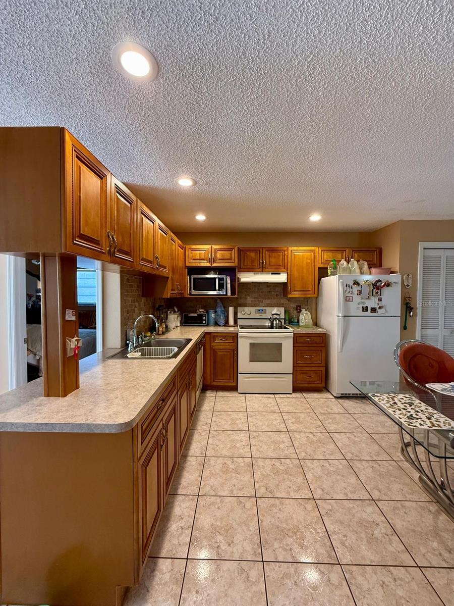 8949 FOREST LAKE DR