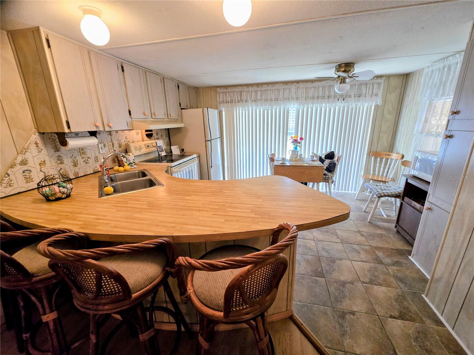 6336 WEALTHY LN