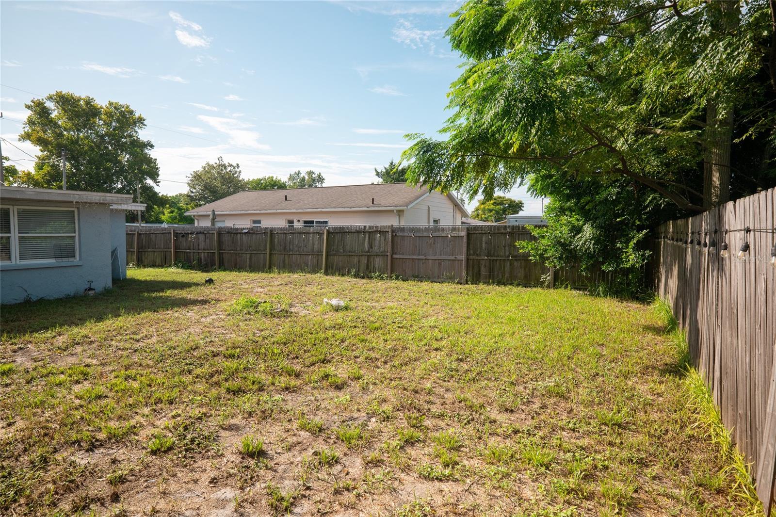 11041 TAFT DR