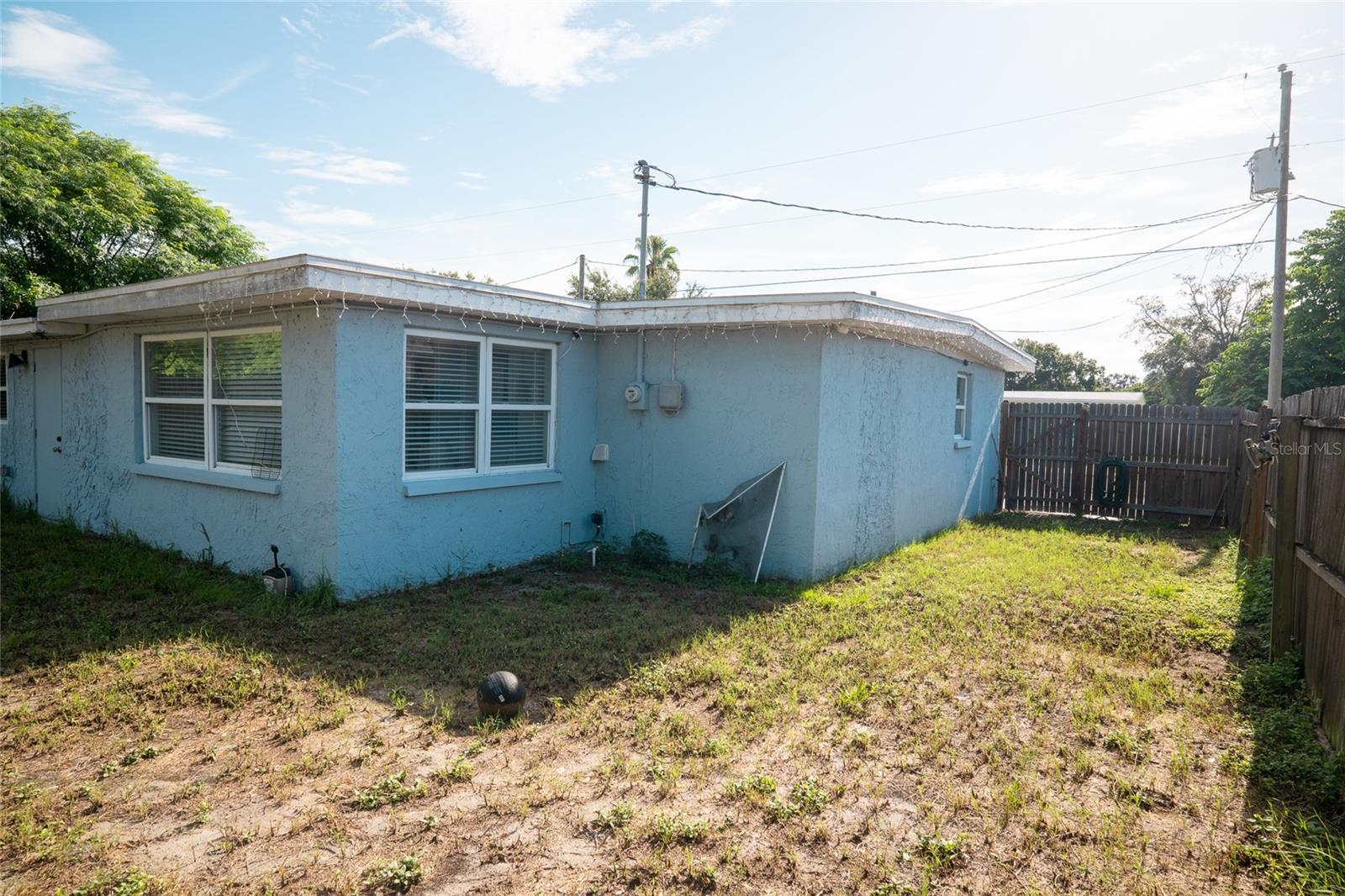 11041 TAFT DR