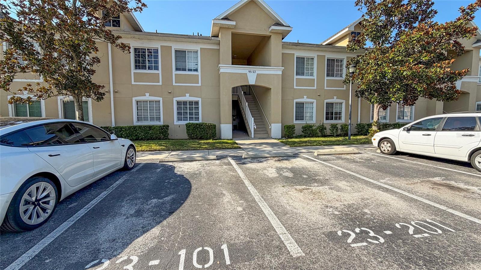 9523 GROVEDALE CIR #101