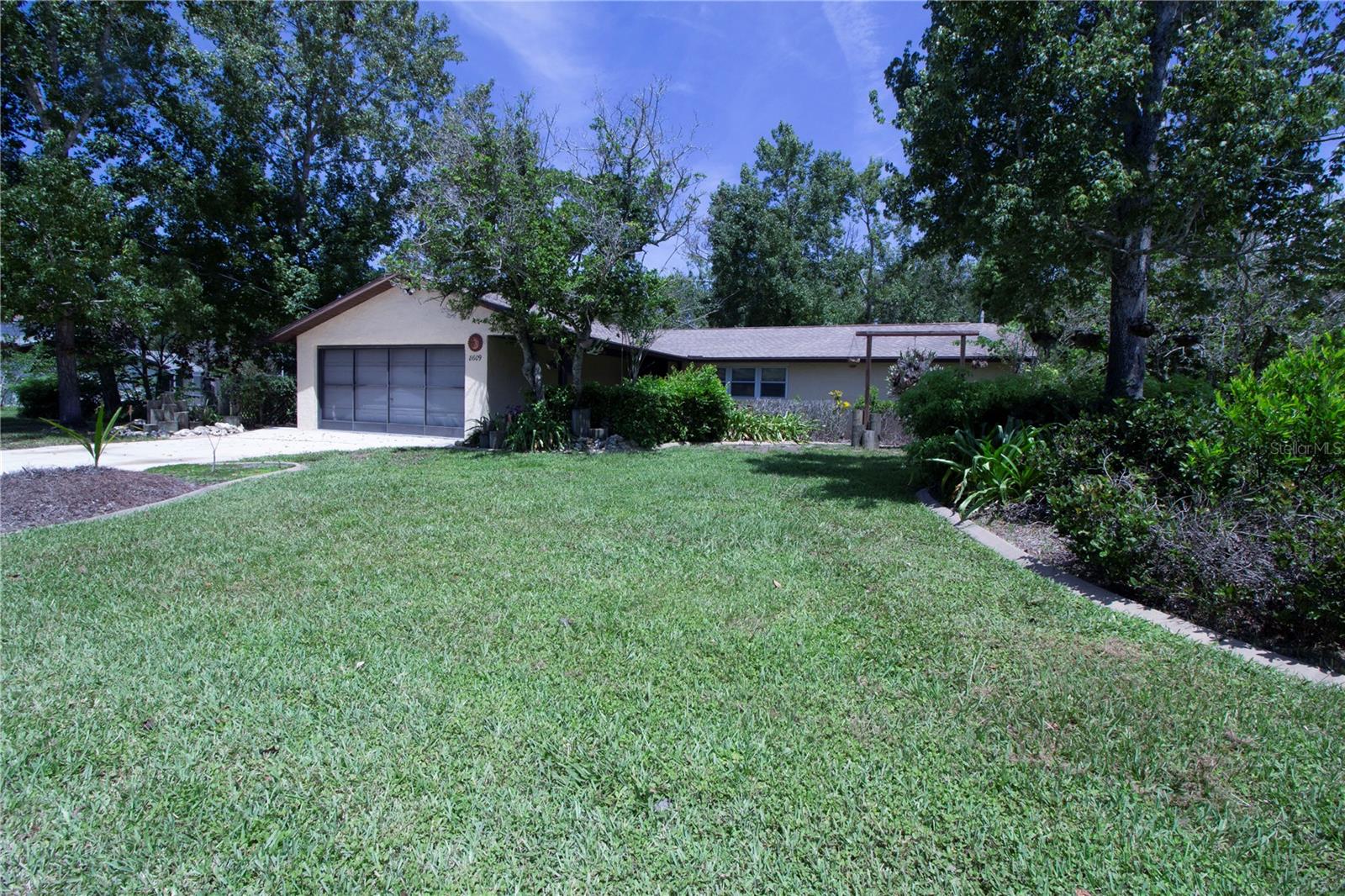 8609 HORIZON LN