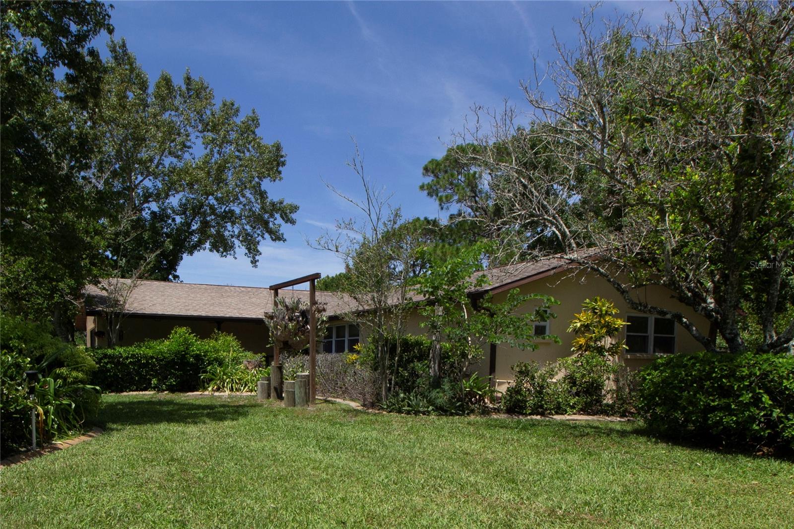 8609 HORIZON LN