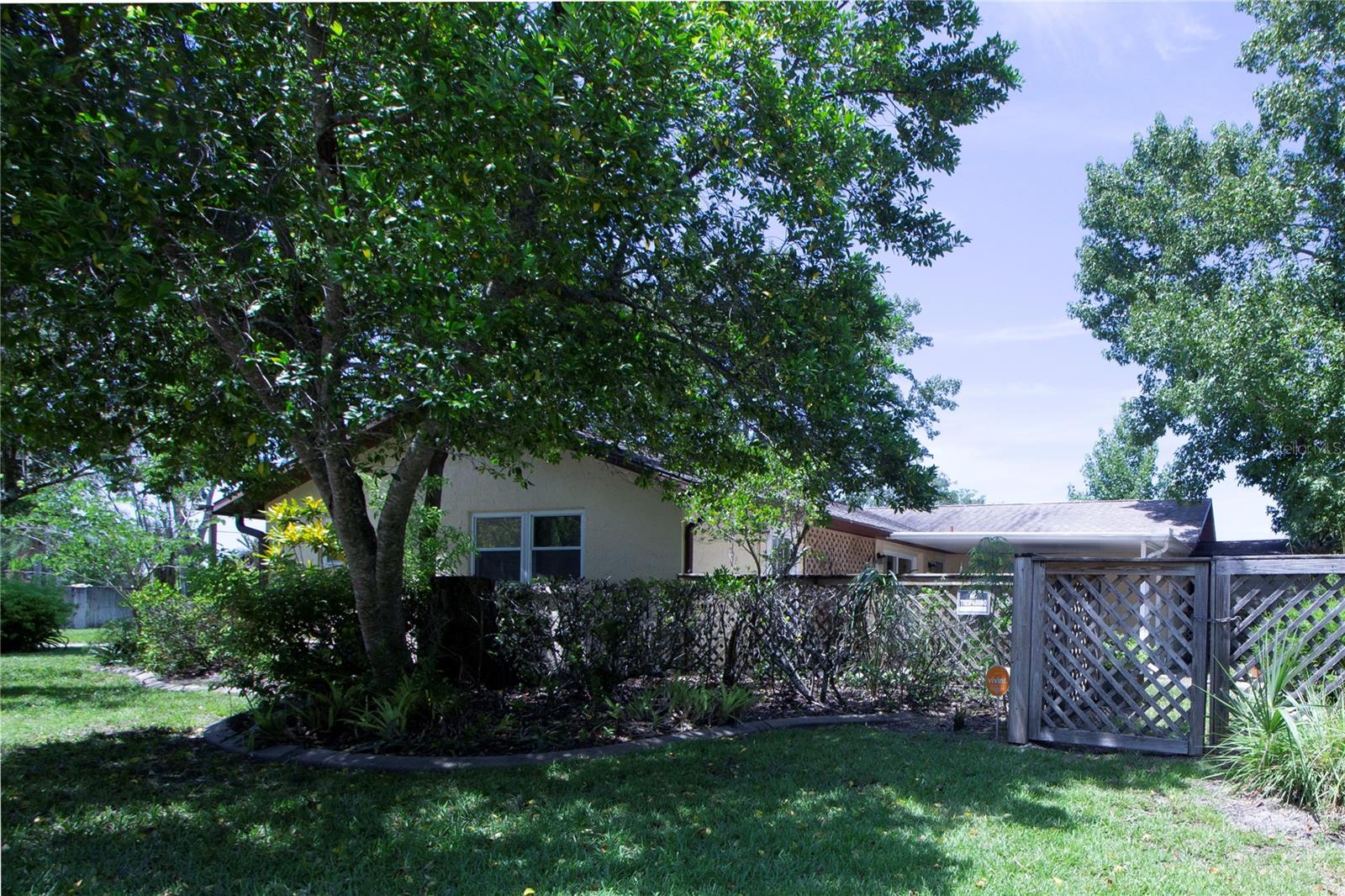 8609 HORIZON LN