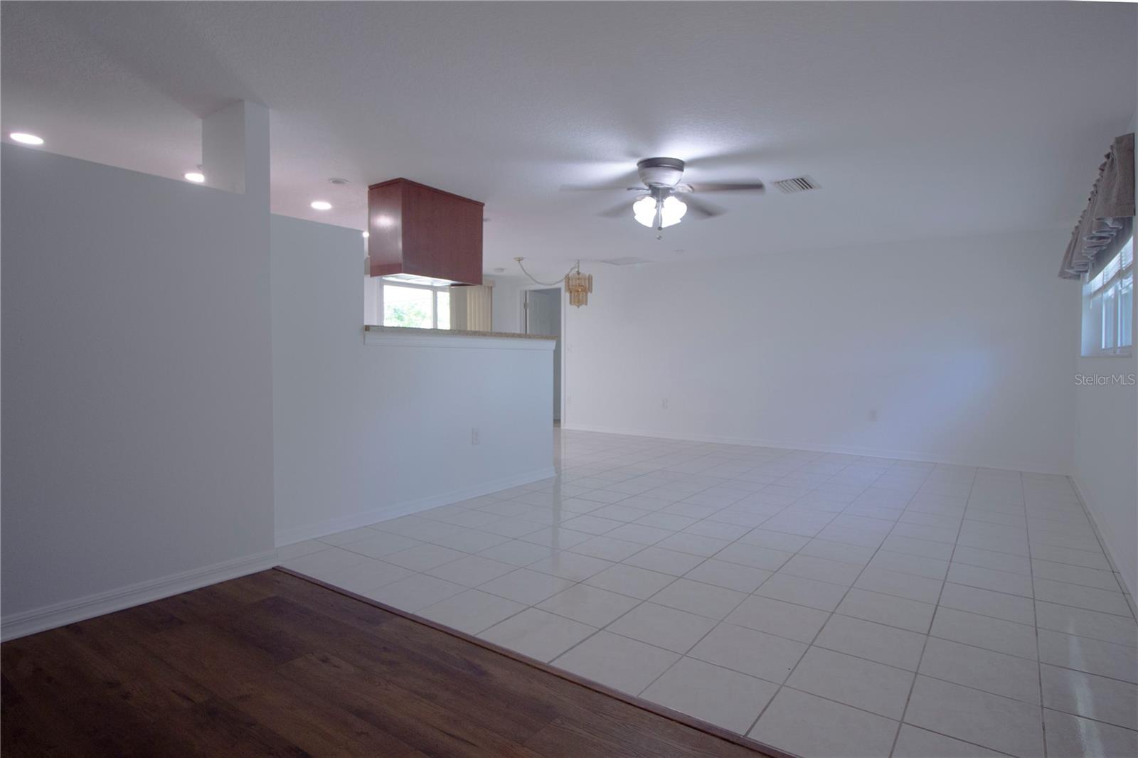 8609 HORIZON LN