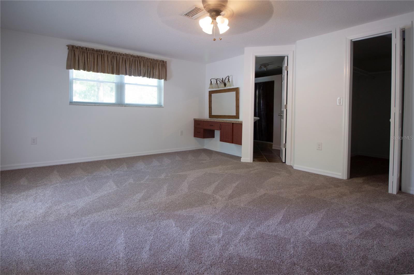 8609 HORIZON LN