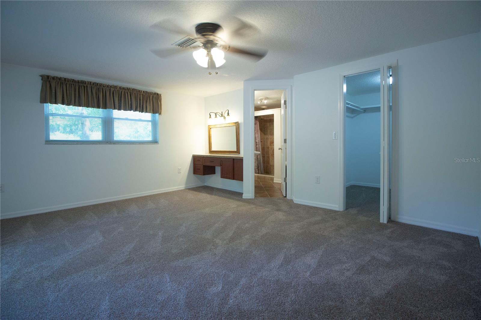 8609 HORIZON LN