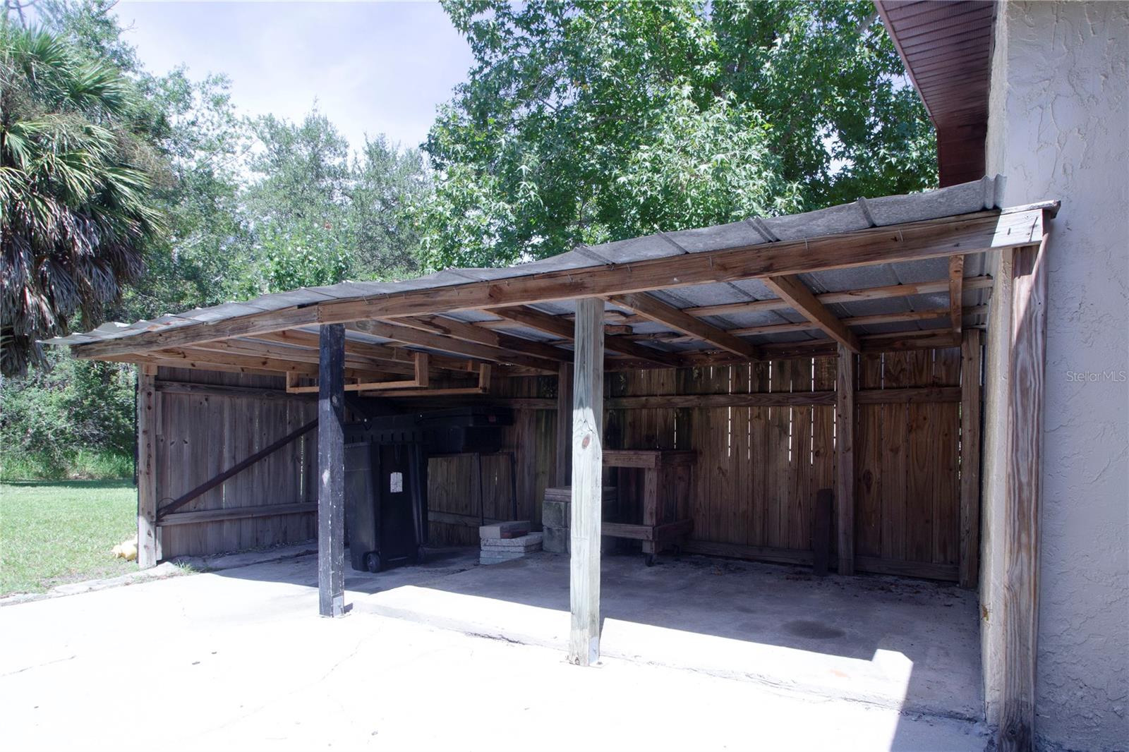 8609 HORIZON LN