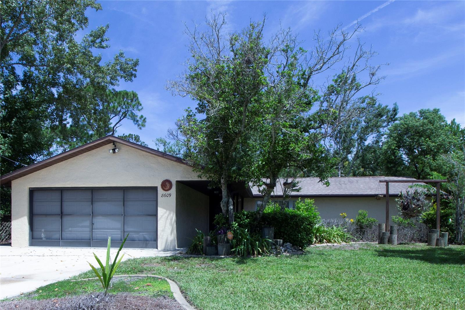 8609 HORIZON LN