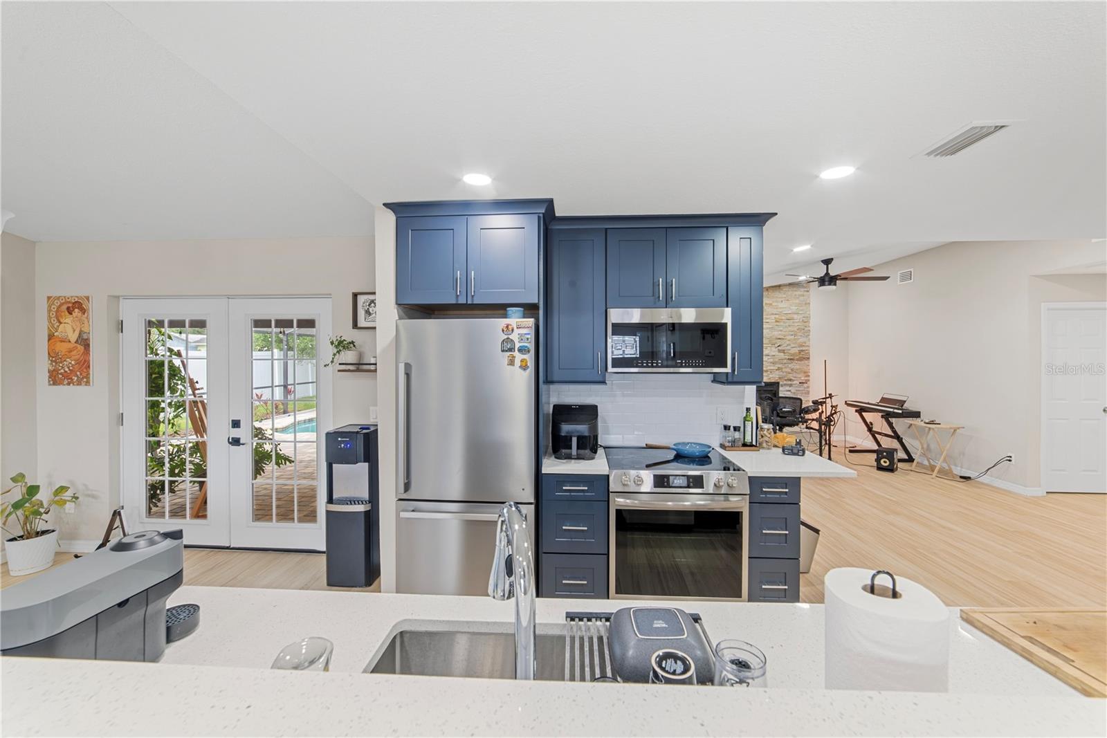 1003 RED OAK CIR