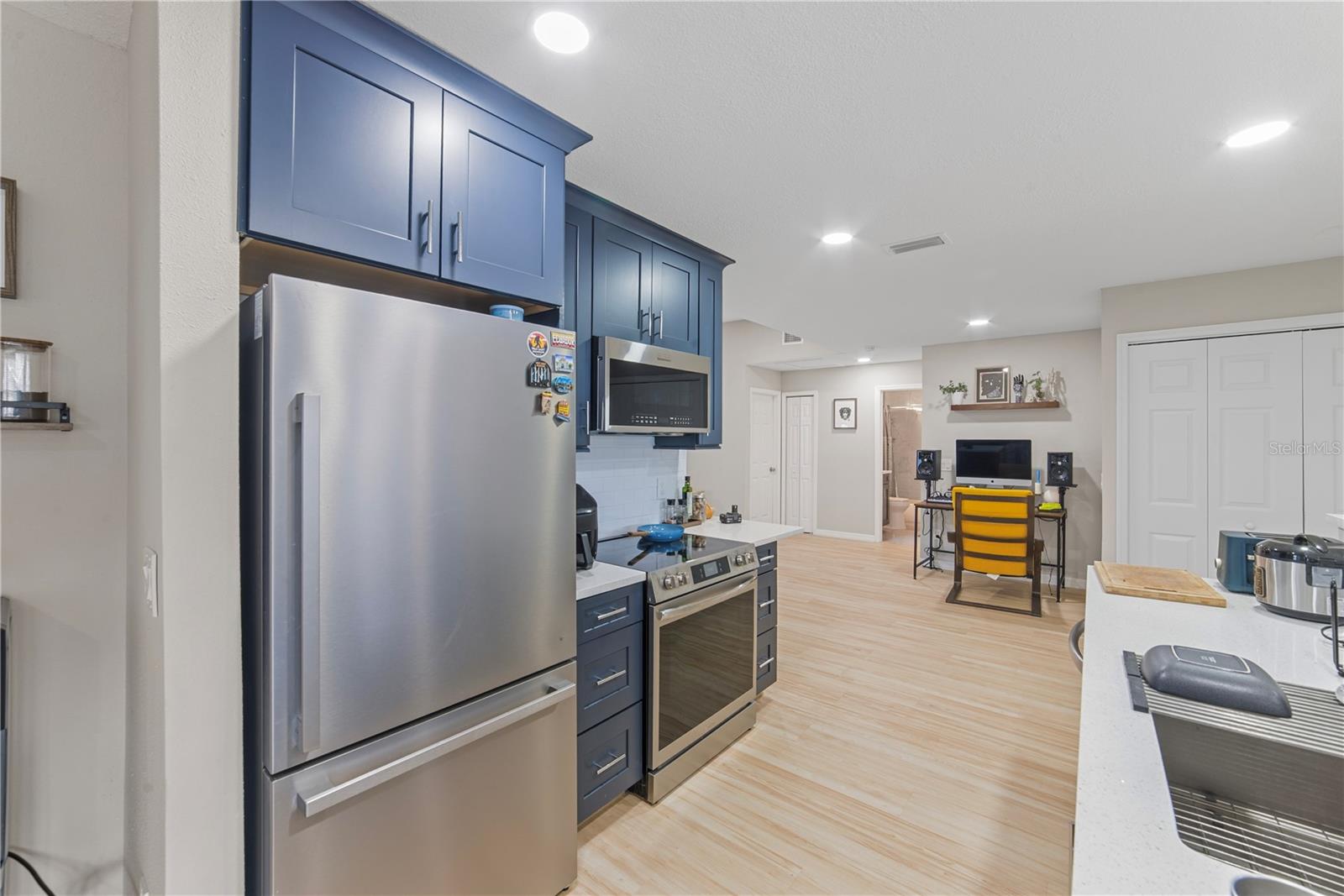 1003 RED OAK CIR