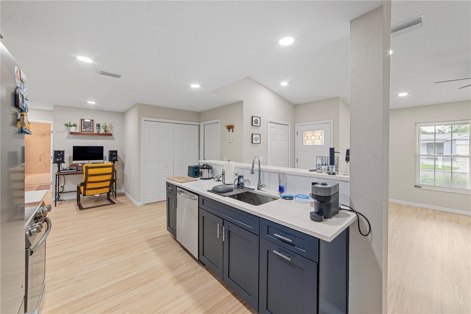 1003 RED OAK CIR