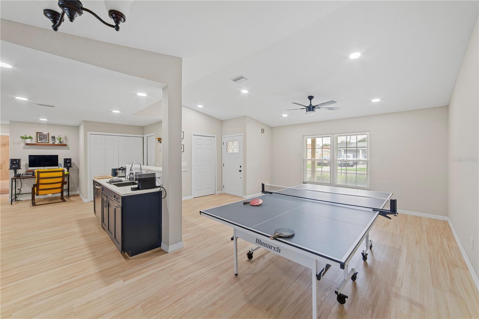 1003 RED OAK CIR