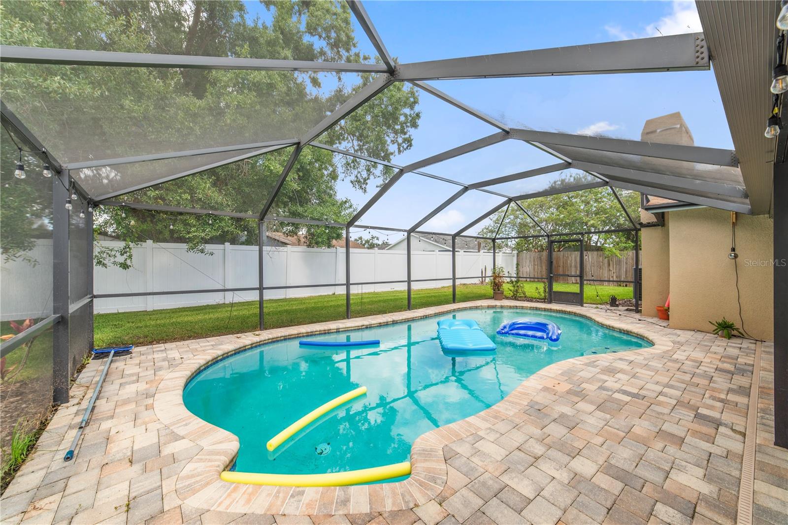 1003 RED OAK CIR