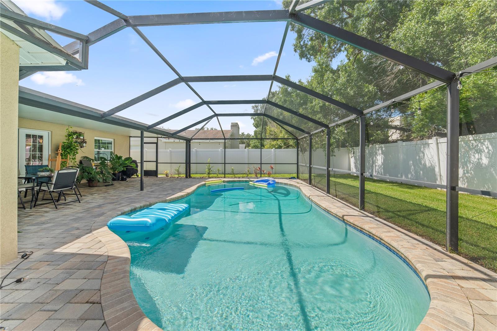 1003 RED OAK CIR