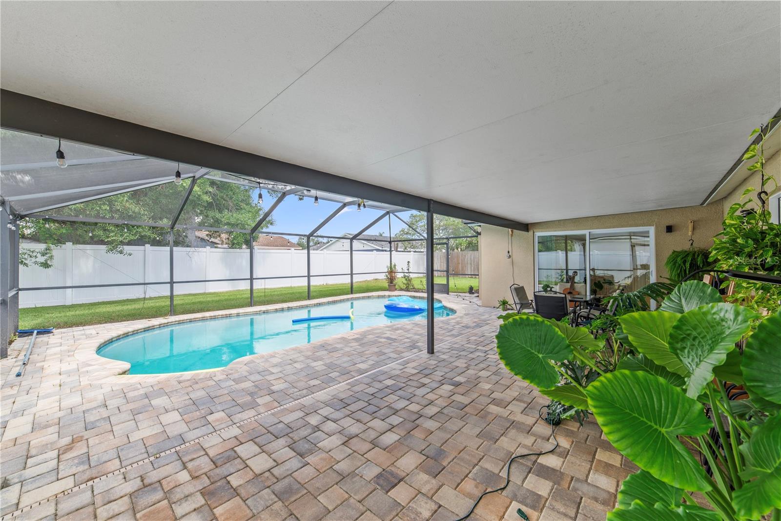 1003 RED OAK CIR