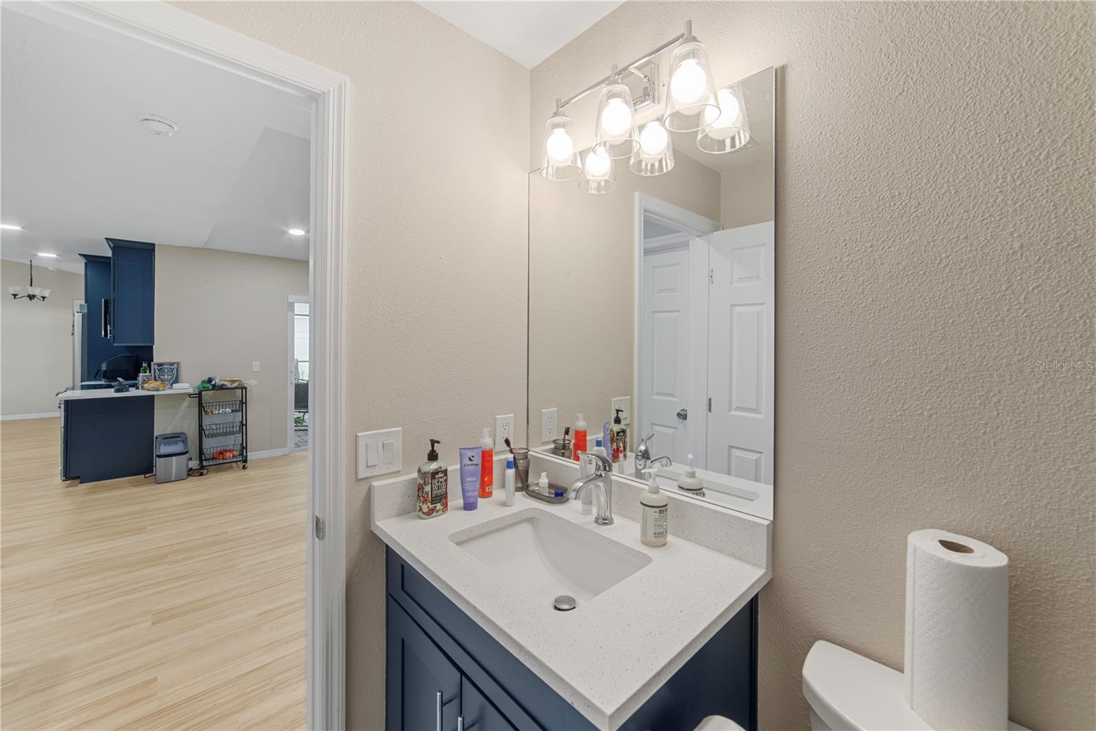 1003 RED OAK CIR