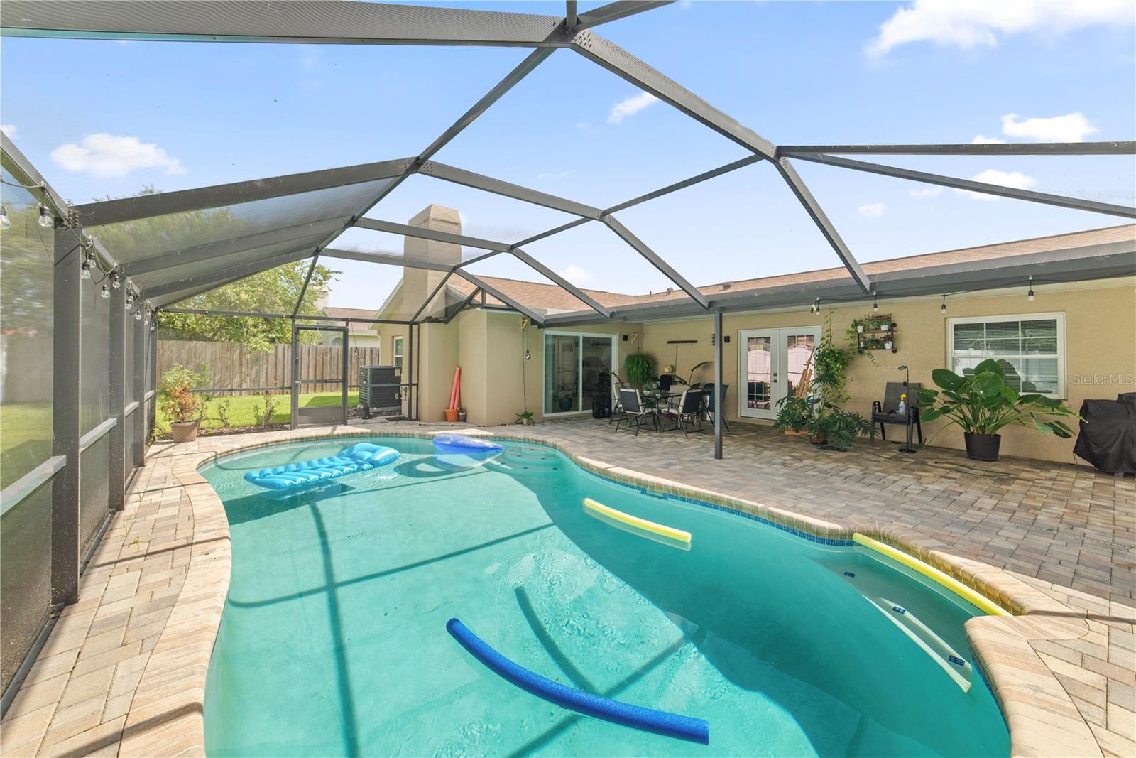 1003 RED OAK CIR