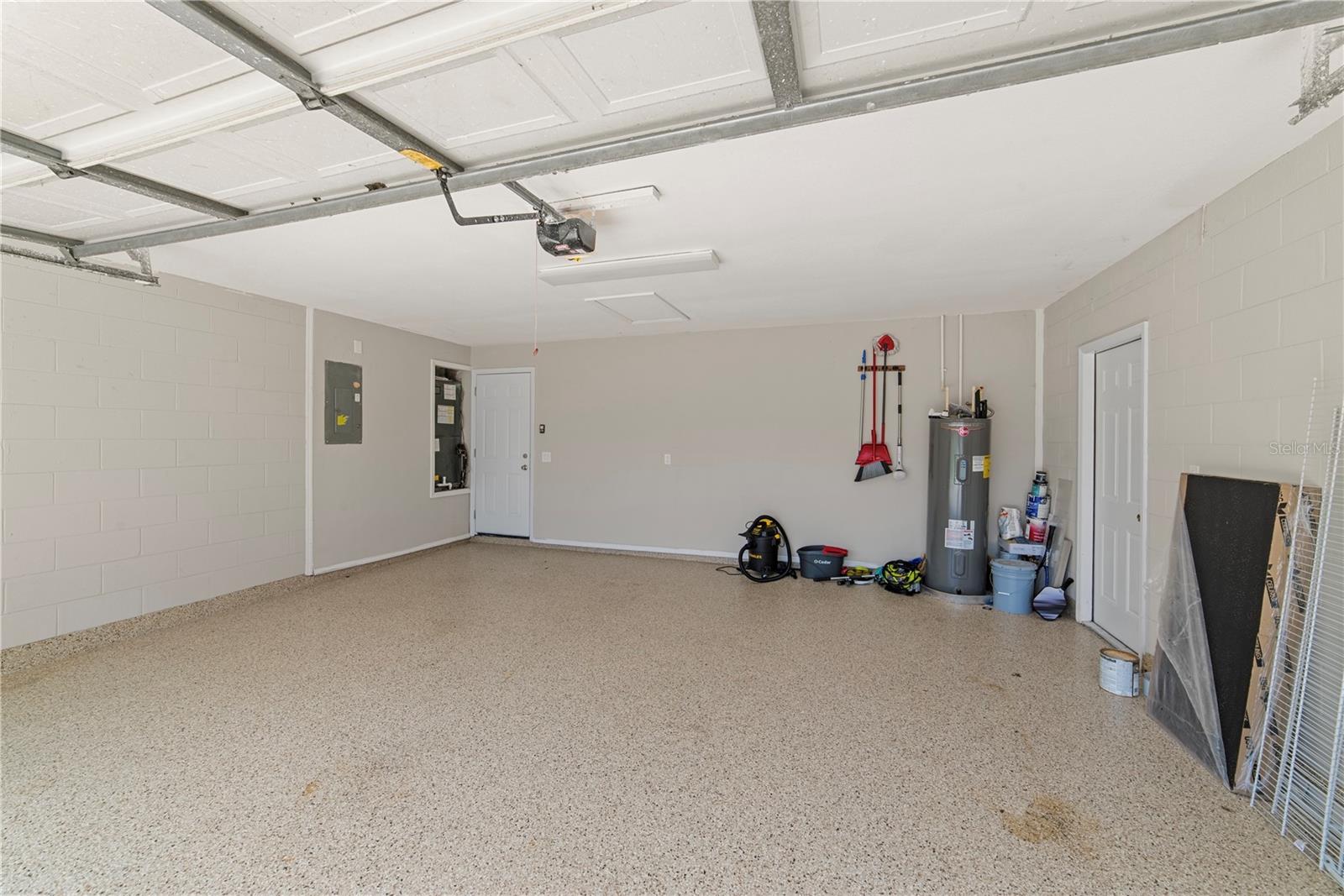1003 RED OAK CIR
