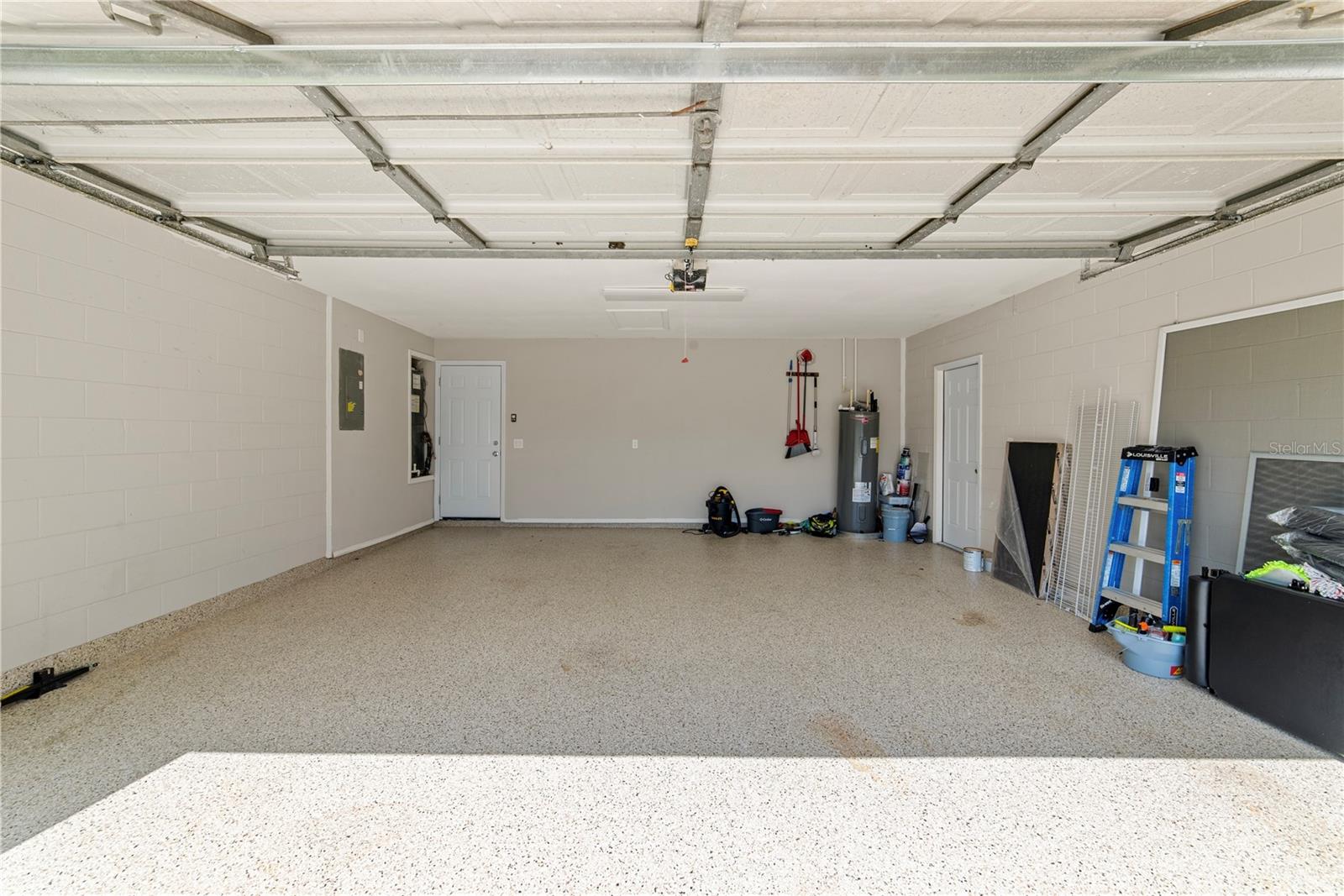 1003 RED OAK CIR