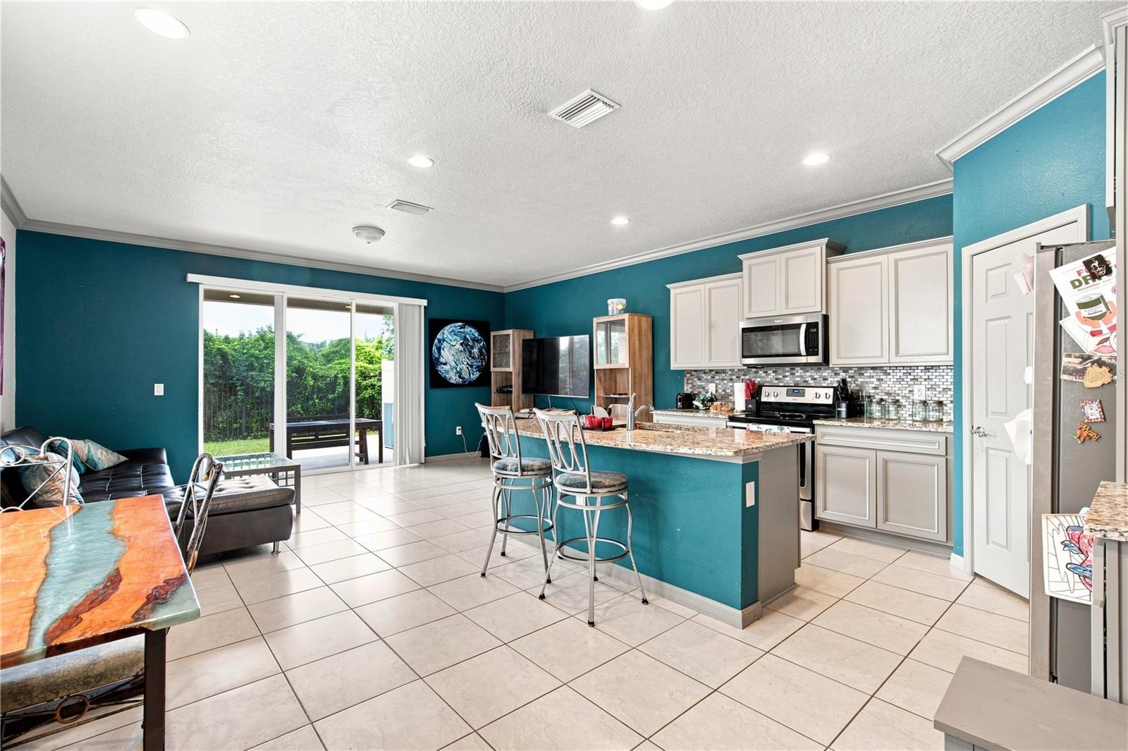 9237 HILLCROFT DR