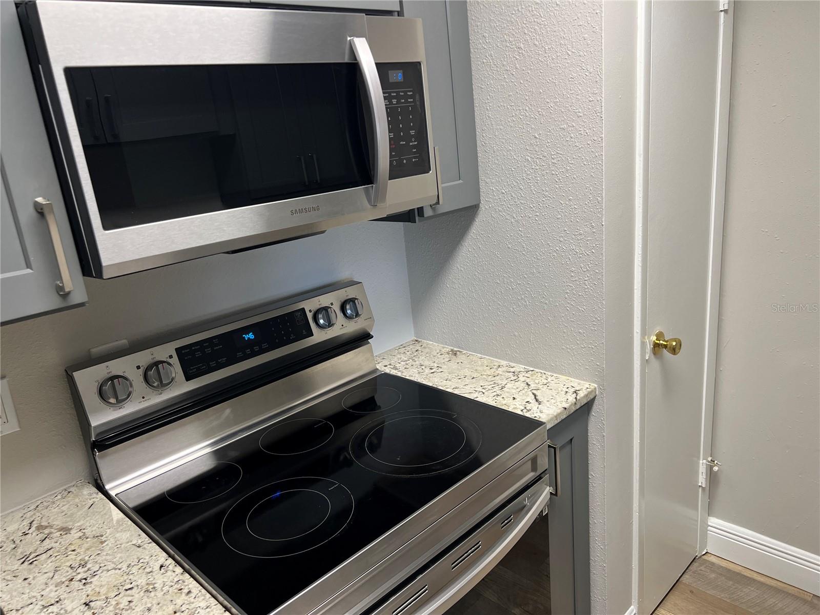 208 RED CEDAR PL #208
