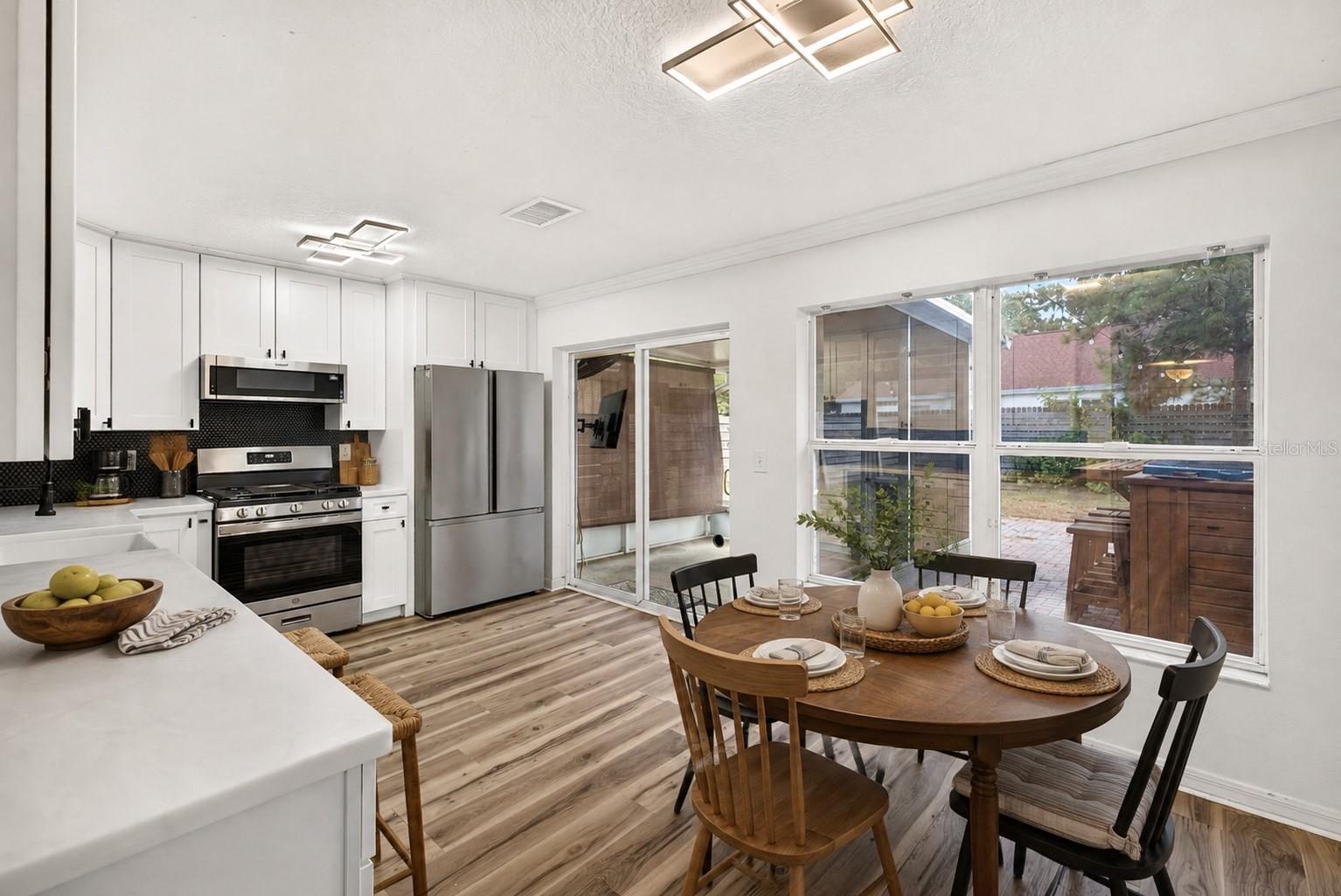 10521 LAKESIDE VISTA DR