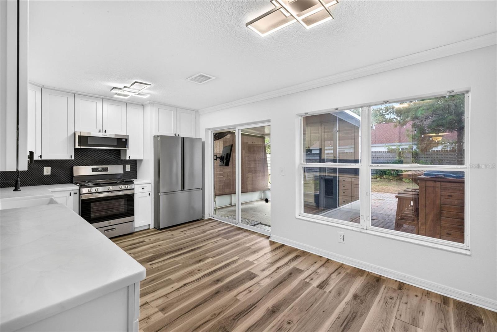 10521 LAKESIDE VISTA DR