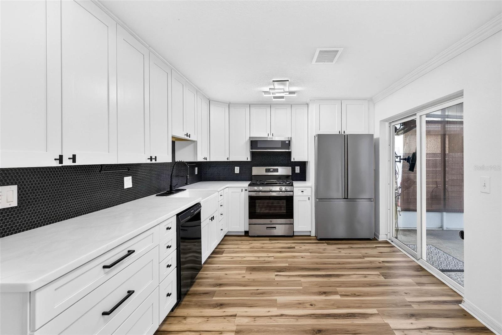 10521 LAKESIDE VISTA DR