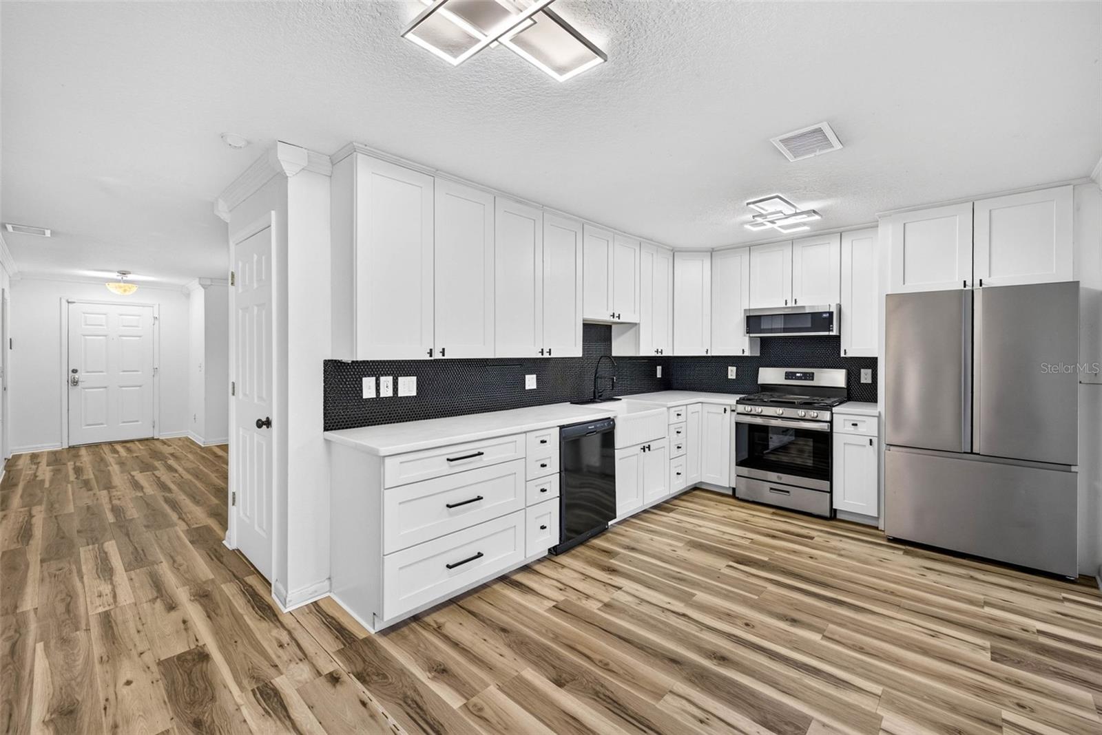 10521 LAKESIDE VISTA DR